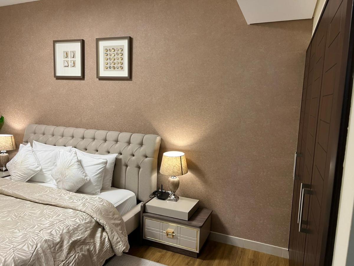 2002 Boulevard Apartment