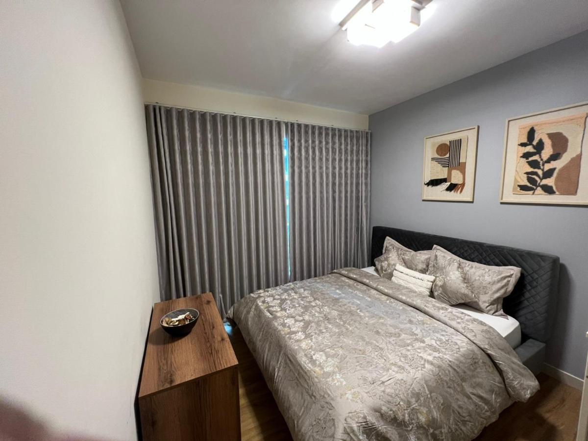 Apartment 2002 Boulevard